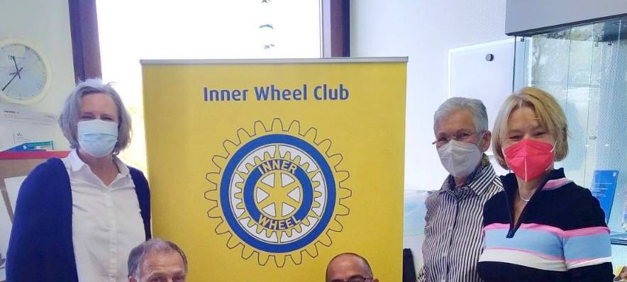 Sana-Kliniken: 250 bunte Kraken für Frühgeborene