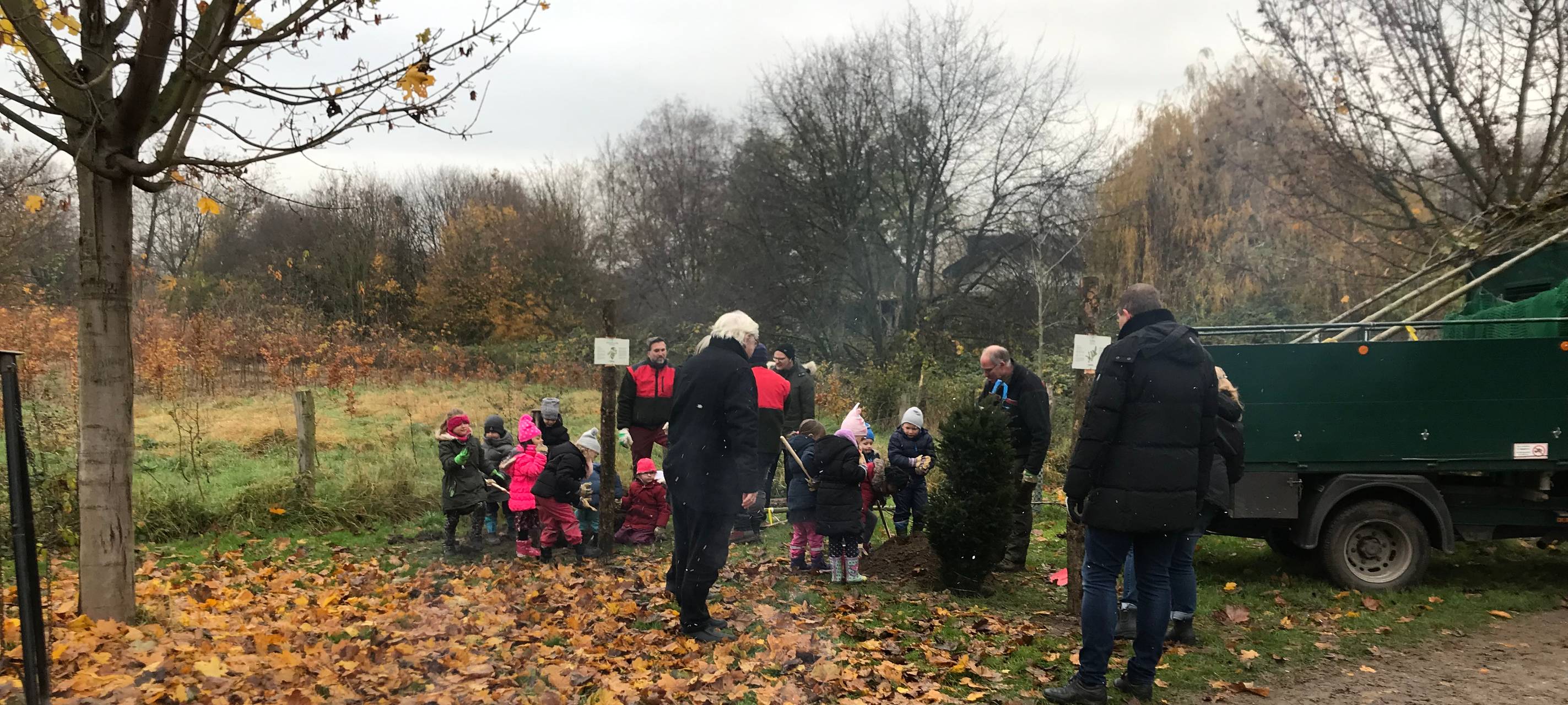 Duisburg Neuenkamp: Allee der Jahresbäume bekommt Zuwachs