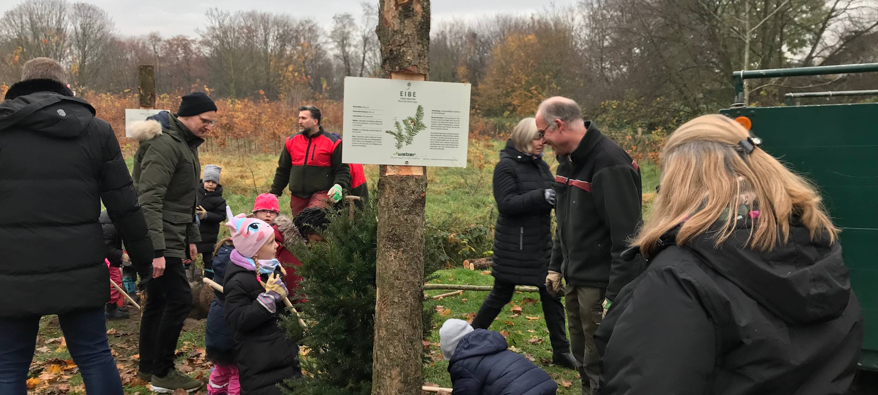 Duisburg Neuenkamp: Allee der Jahresbäume bekommt Zuwachs