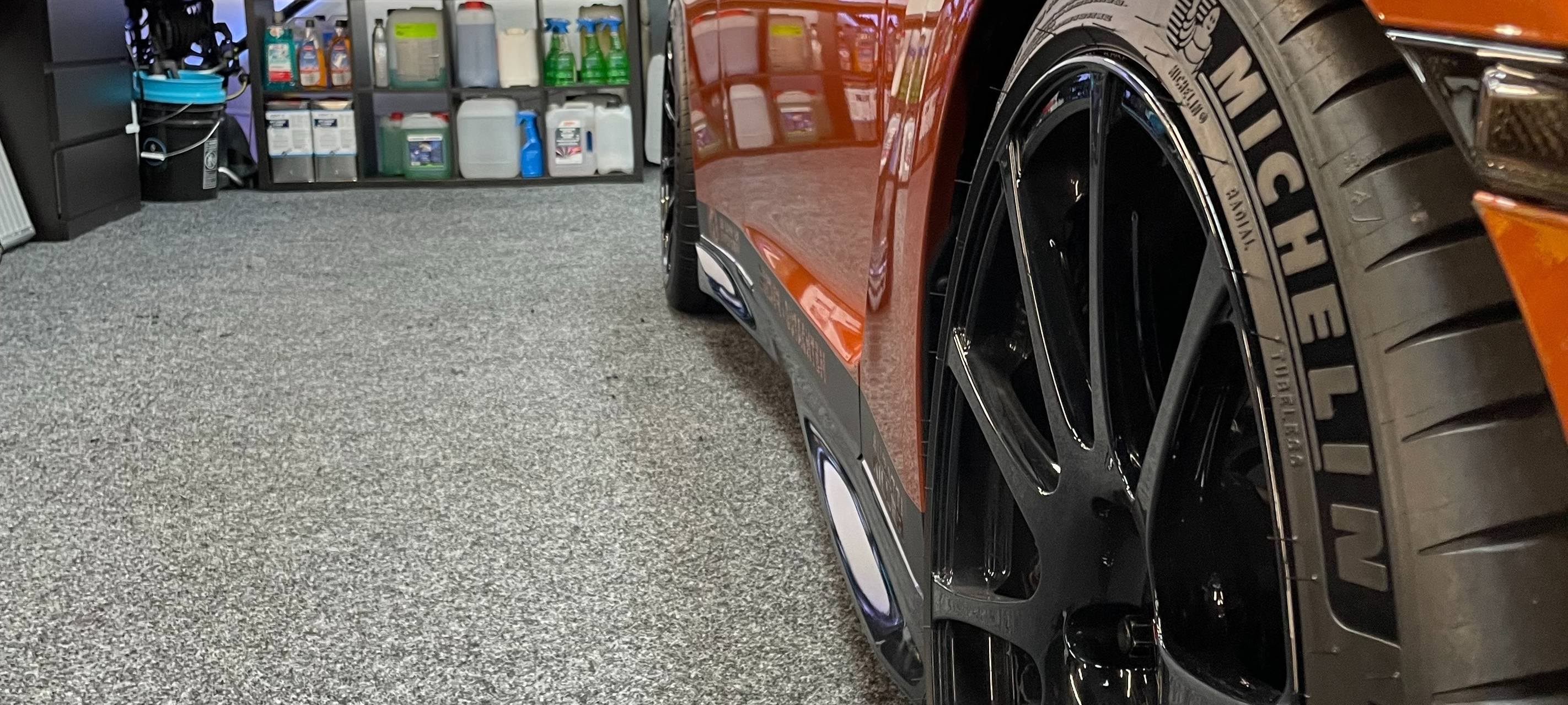 Glanzeffekt in Neudorf poliert Autos auf Hochglanz