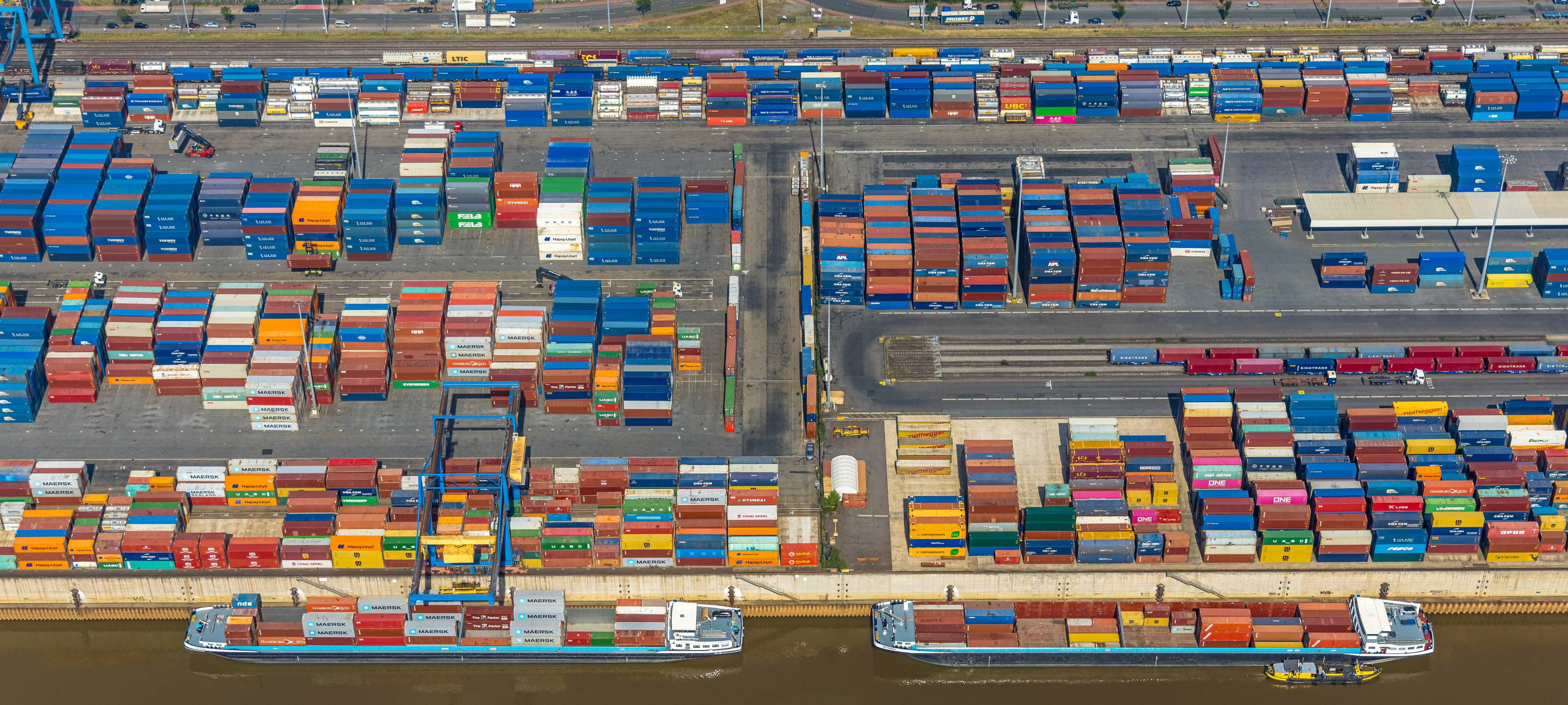 Zu viele Container im Hafen
