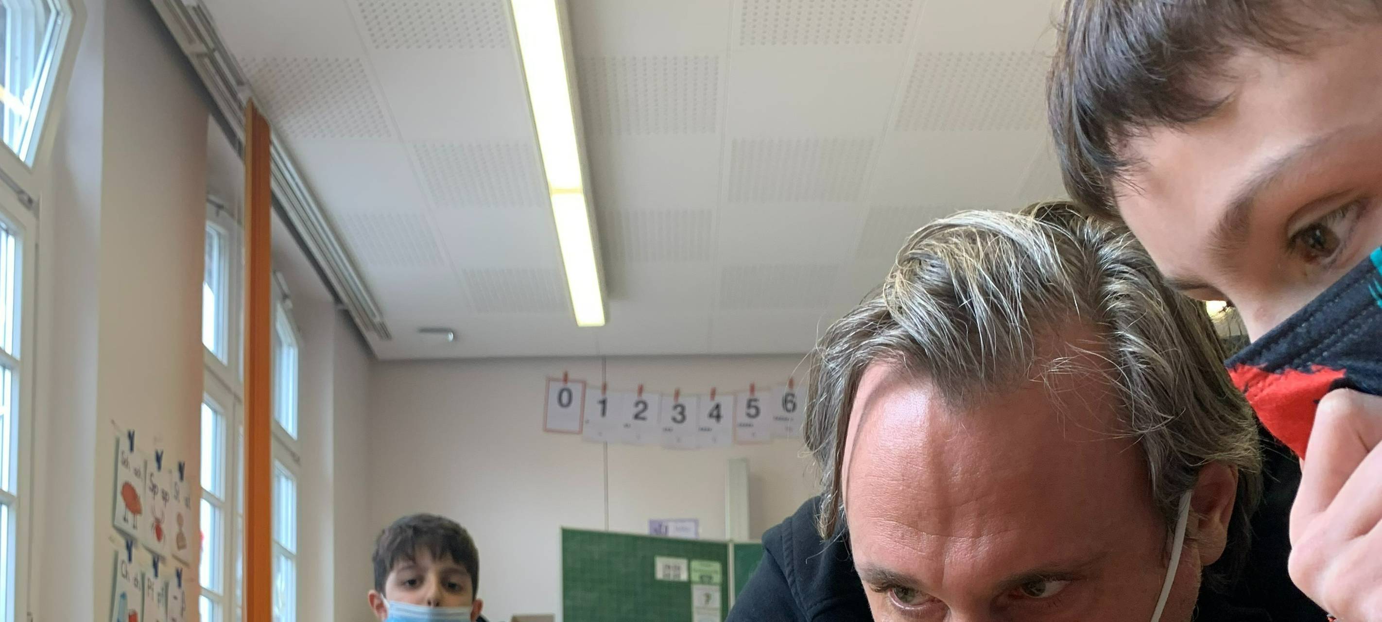 Professor der Uni Duisburg-Essen entwickelt Versuchsboxen für Grundschulen