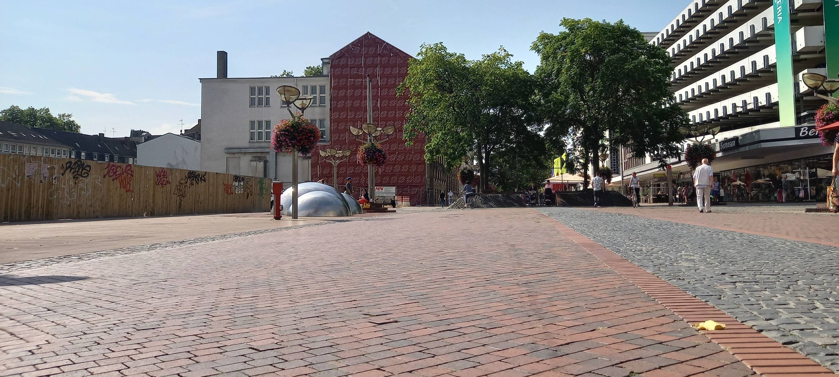 Torhaus-Richtfest in der Duisburger Innenstadt