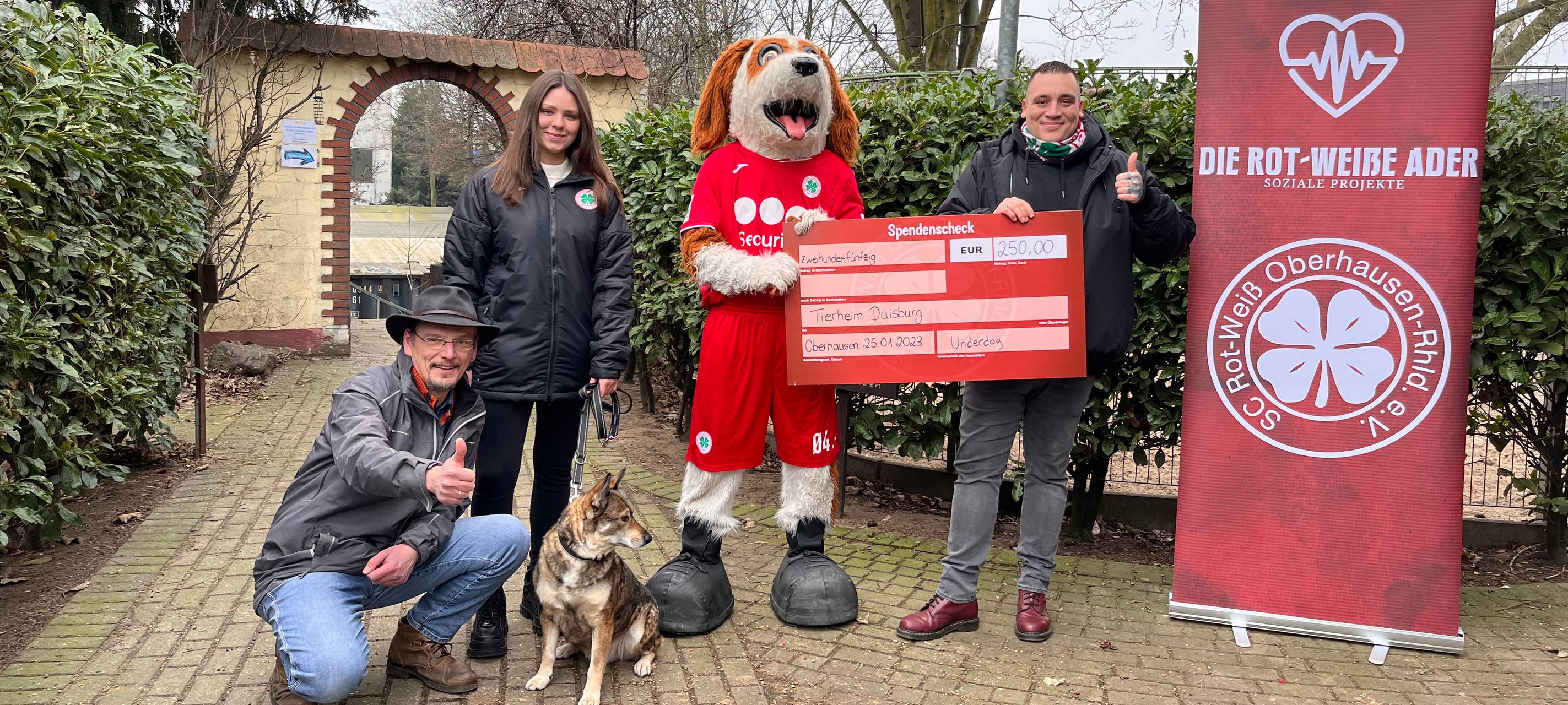 RWO-Fanclub spendet Geld an Duisburger Tierheim