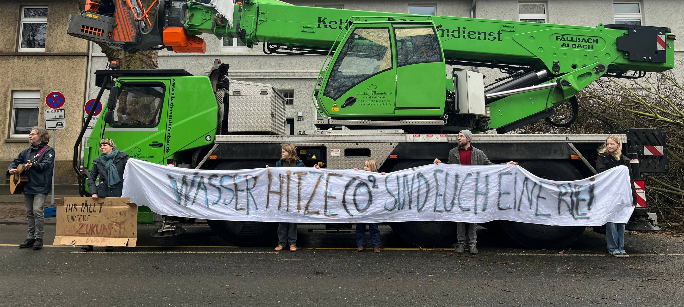 Duisburg-Wedau: Bäume trotz Protest gefällt