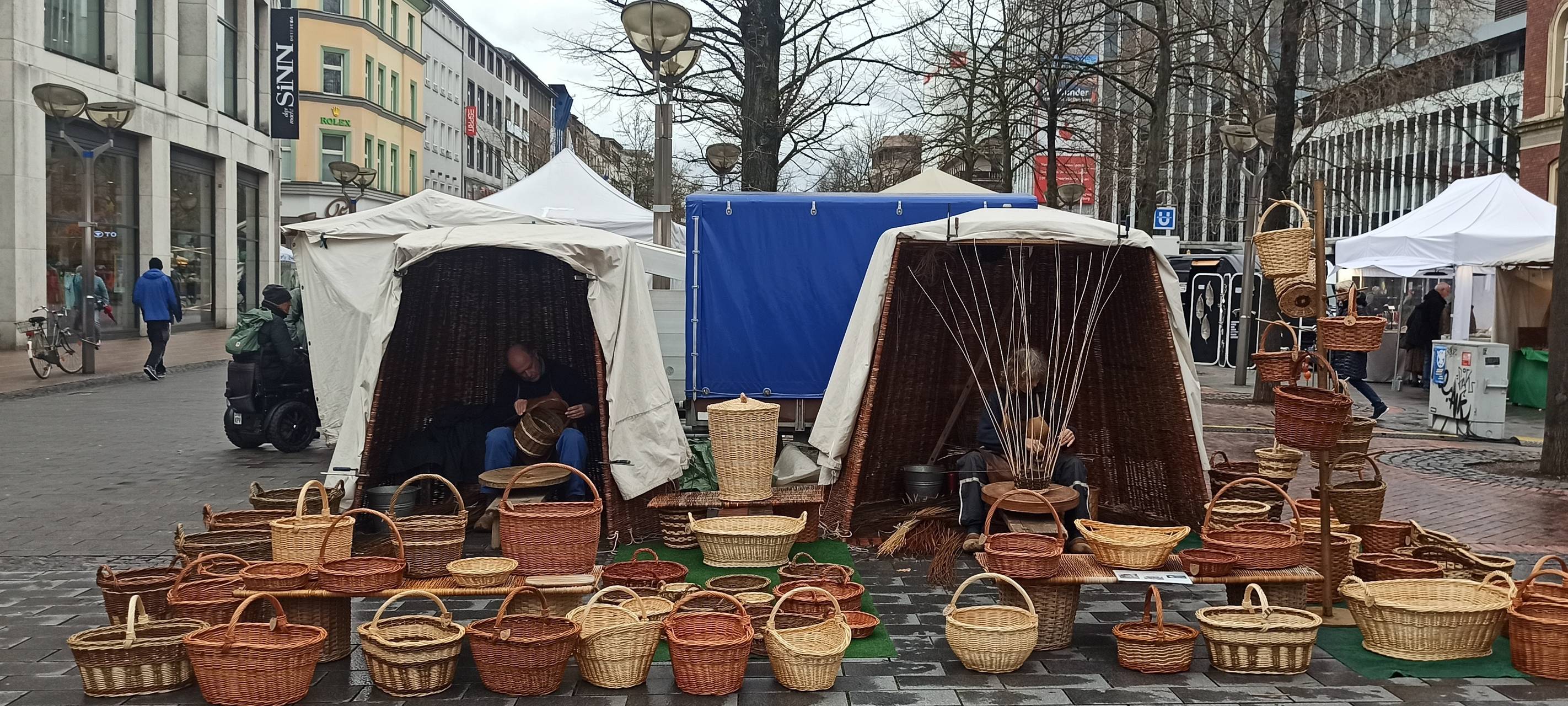 Kunsthandwerkermarkt in der City gestartet