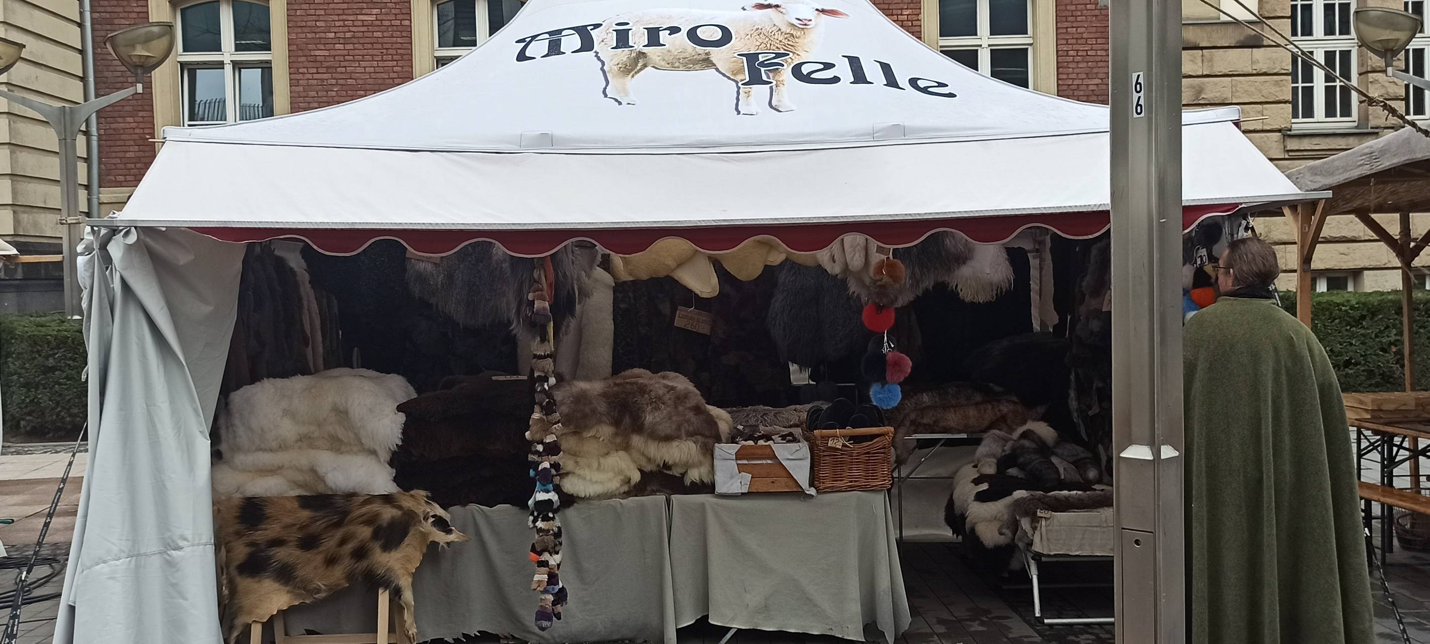 Kunsthandwerkermarkt in der City gestartet