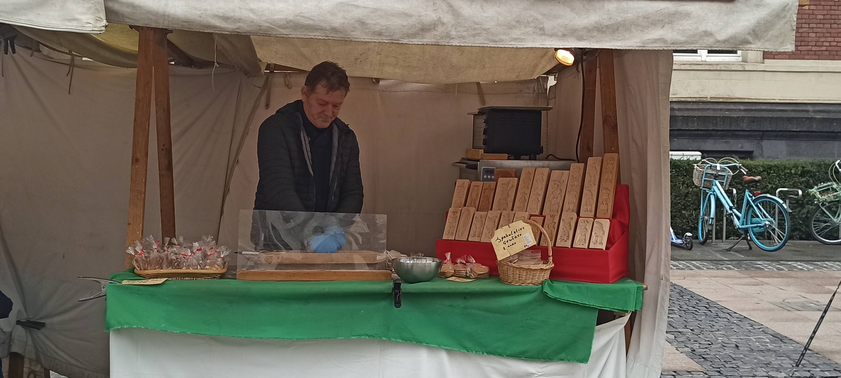 Kunsthandwerkermarkt in der City gestartet