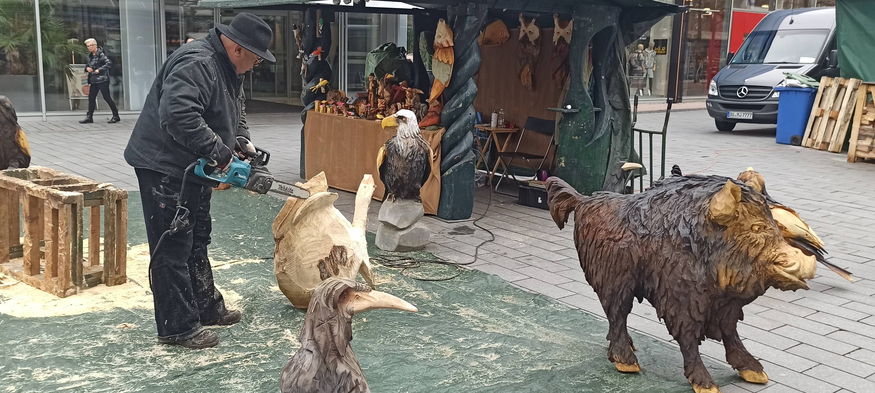 Kunsthandwerkermarkt in der City gestartet