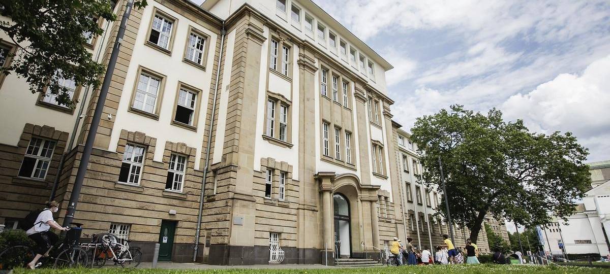 Das Duisburger Landgericht von vorne.