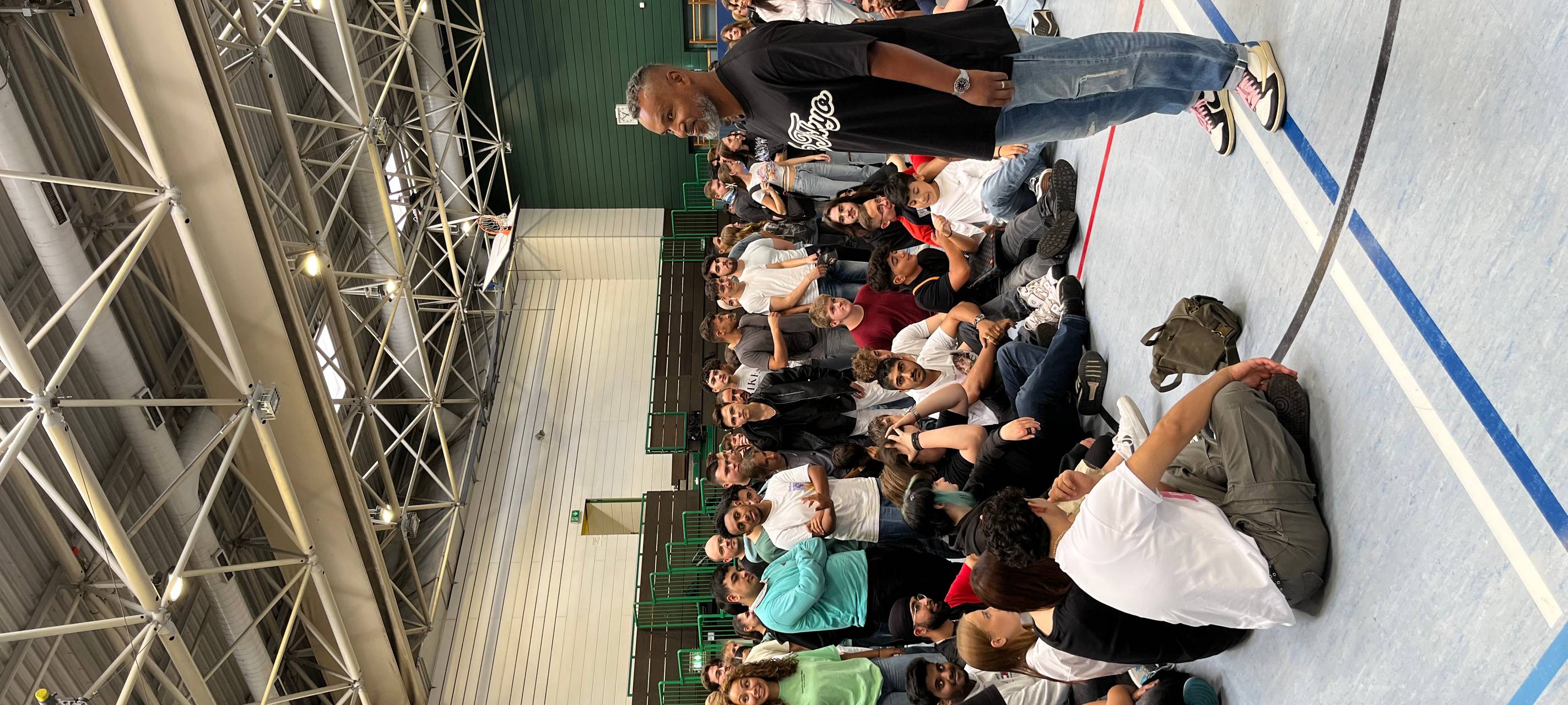 Football TV-Star an Duisburger Schule