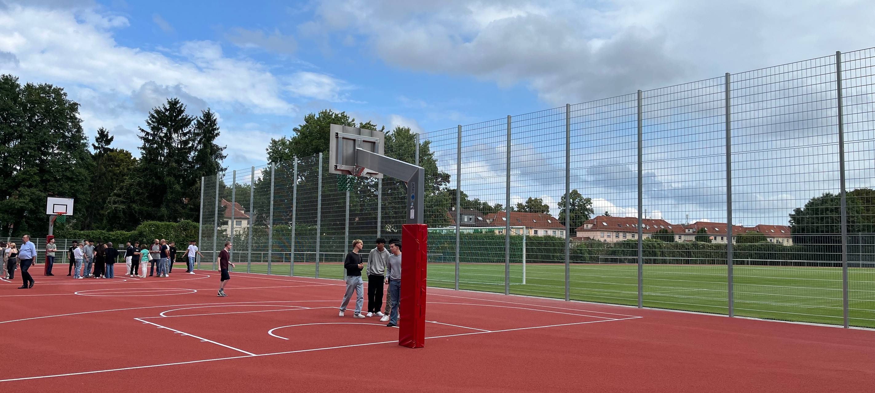 Neue Sportanlage für zwei Duisburger Schulen