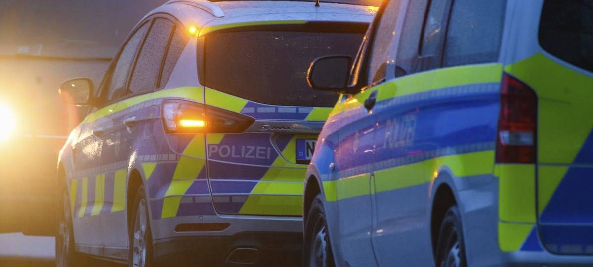 Polizei rückt nach Drohanrufen mit Großaufgebot aus