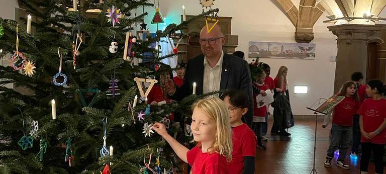 Das Schmücken in vollem Gange.