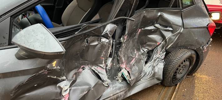 Auto kollidiert in Hamborn mit Straßenbahn