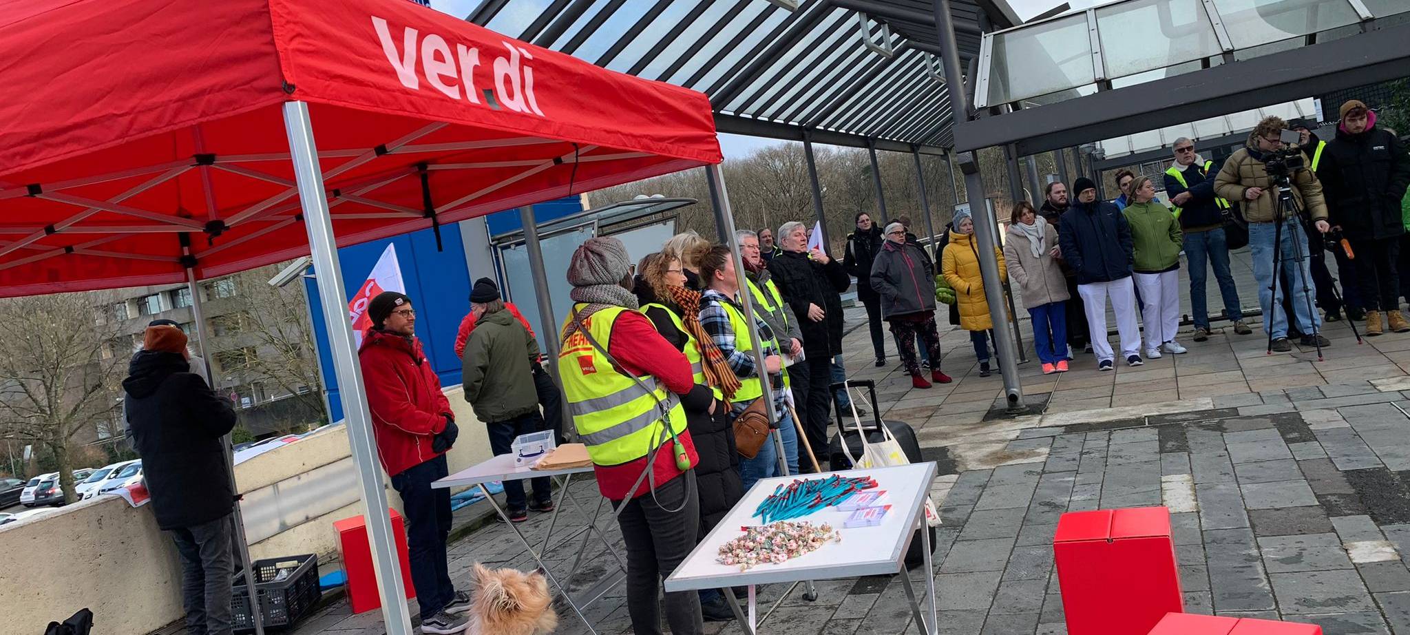 Verdi Protest bei Sana Klinikum