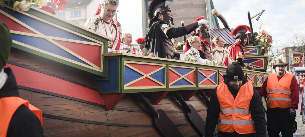 Rosenmontag: Duisburger feiern größtenteils friedlich