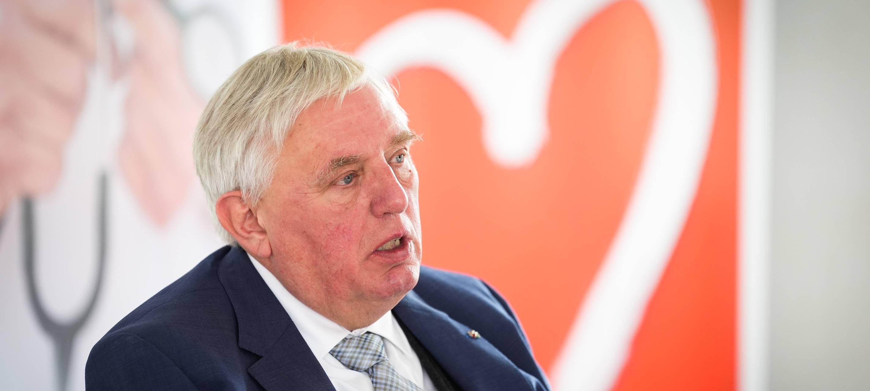 Gesundheitsminister Laumann besucht Malteser Notfallpraxis