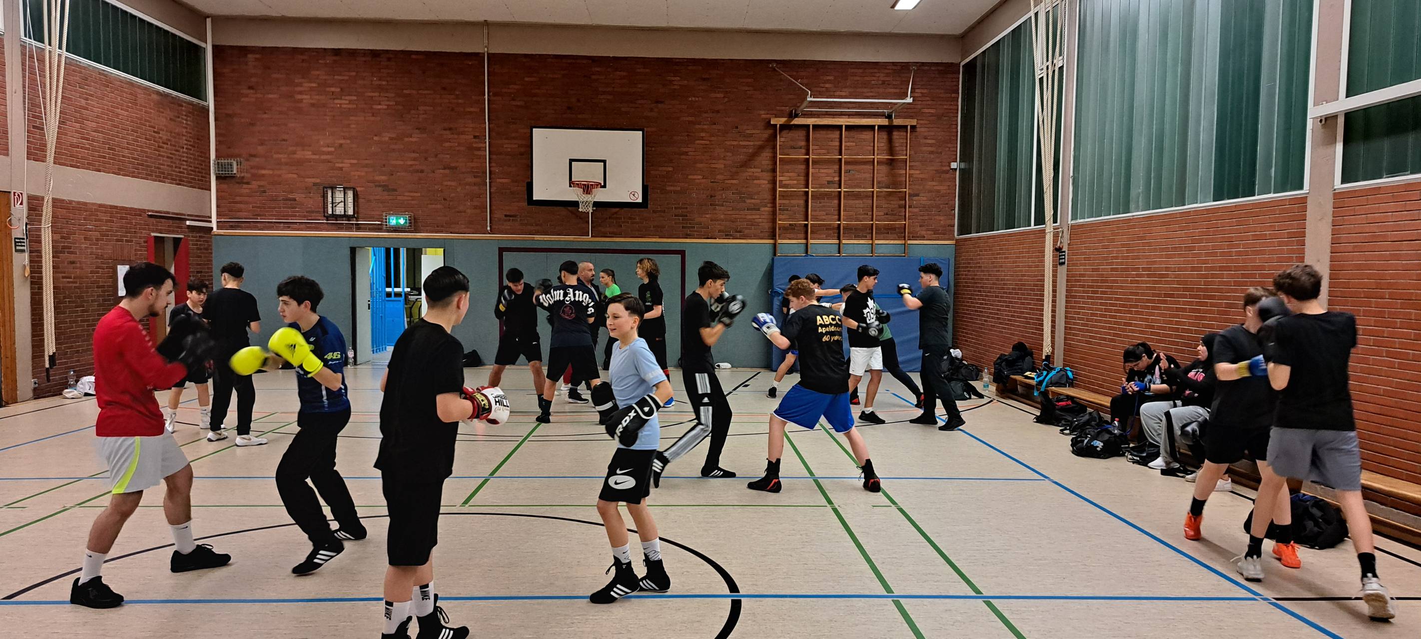 Halle am Driesenbusch undicht: Ärger bei Walsumer Boxclub