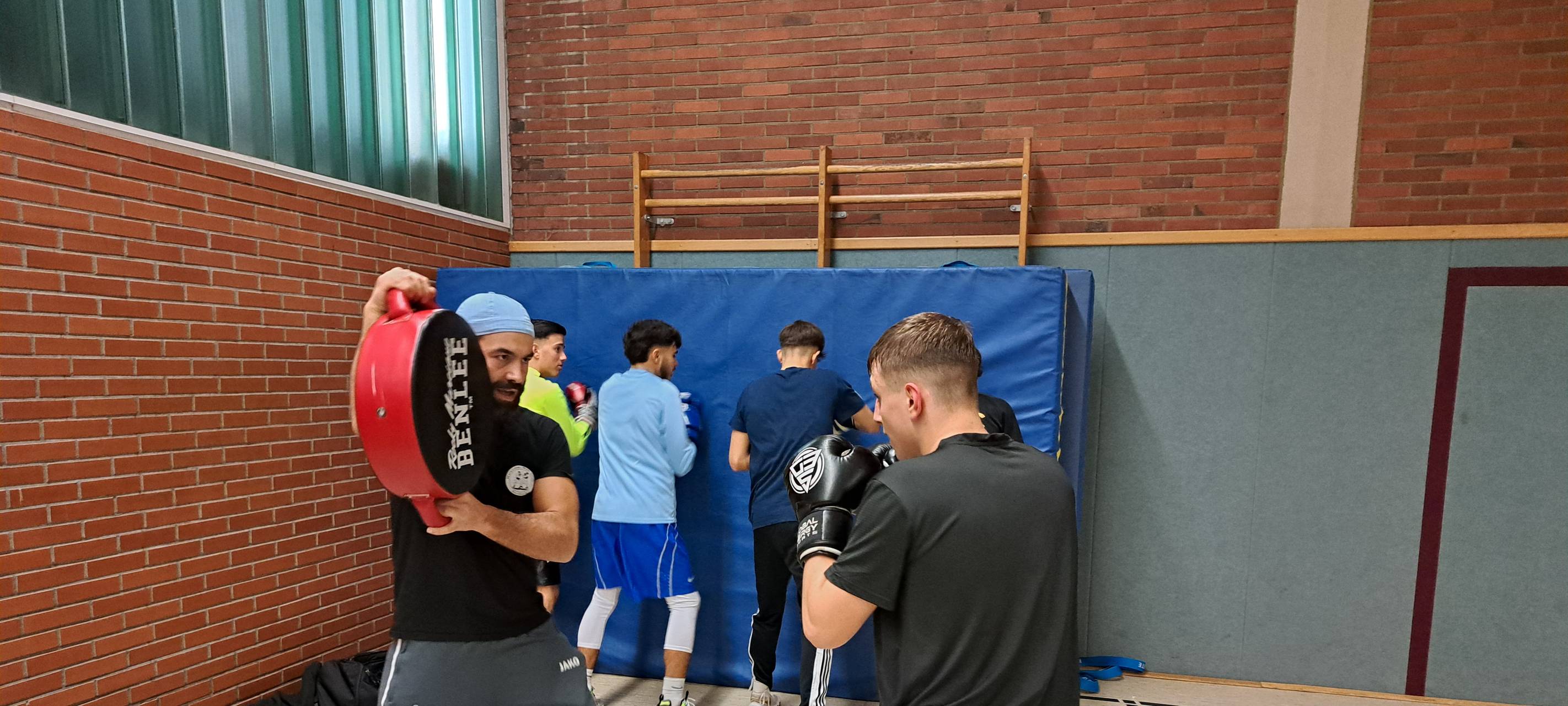 Halle am Driesenbusch undicht: Ärger bei Walsumer Boxclub