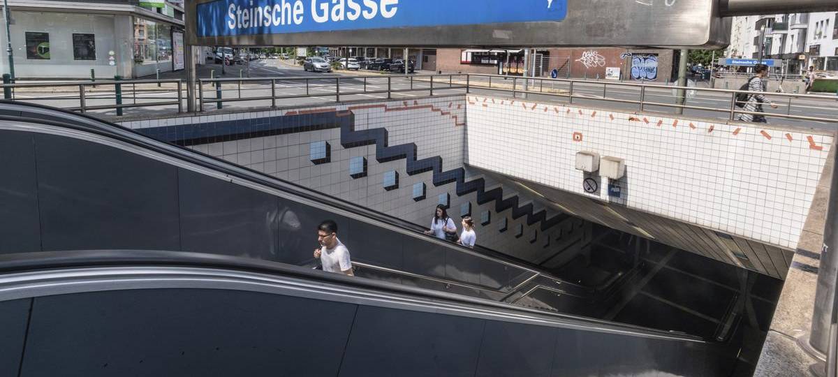 Neue Rolltreppe an der Haltestelle "Steinsche Gasse"