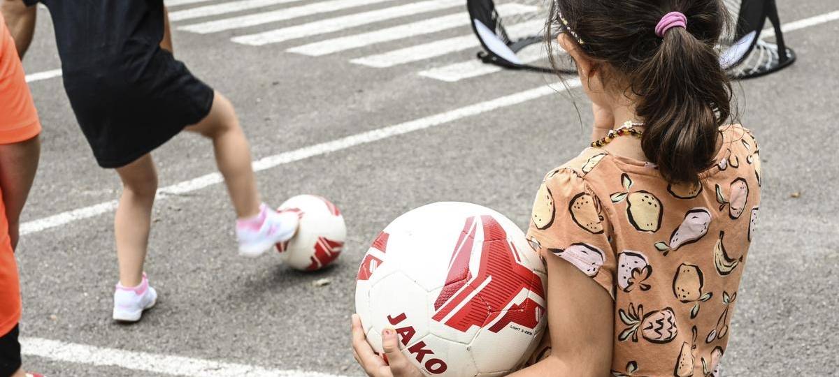 Wirtschaftsbetriebe sanieren Sportanlagen an Duisburger Schulen