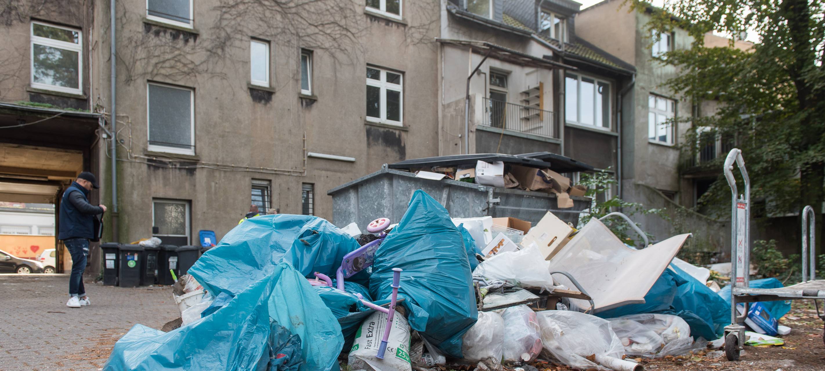 Probleme mit wilden Müllkippen und Schrottautos