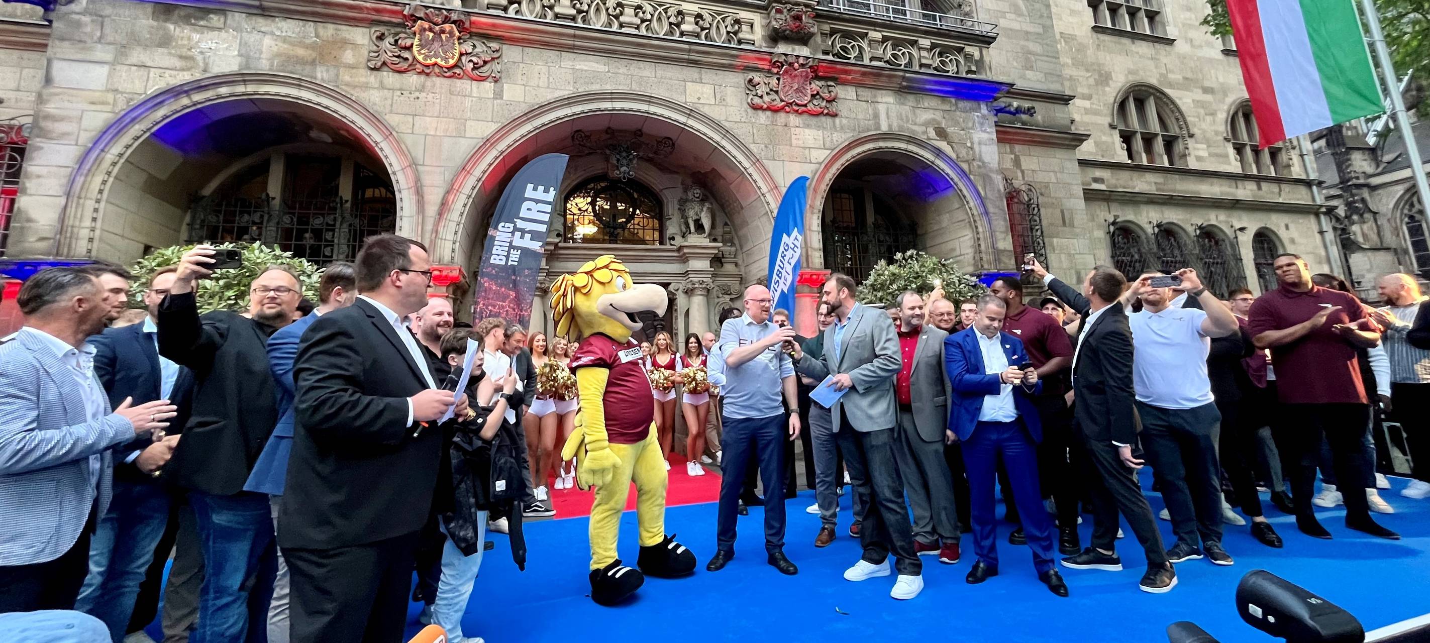 Rhein Fire und Duisburgs OB halten Versprechen