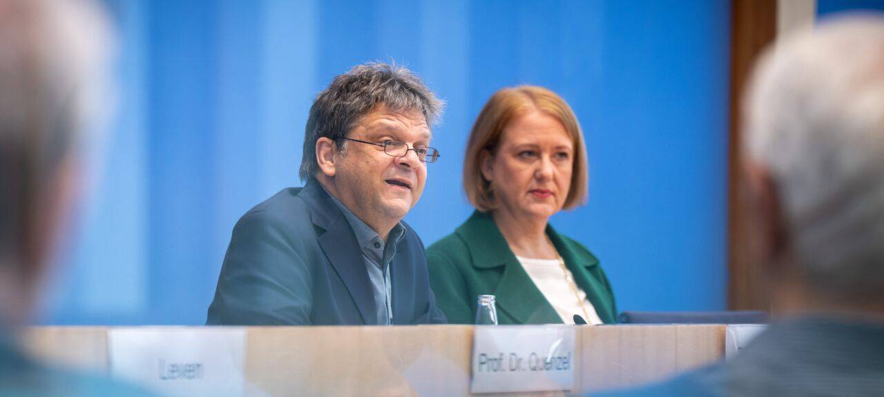 Jugendstudie: Mehr junge Männer sehen sich politisch "eher rechts"