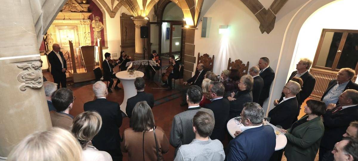 Stadt Duisburg verleiht Ehrennadel zum ersten Mal