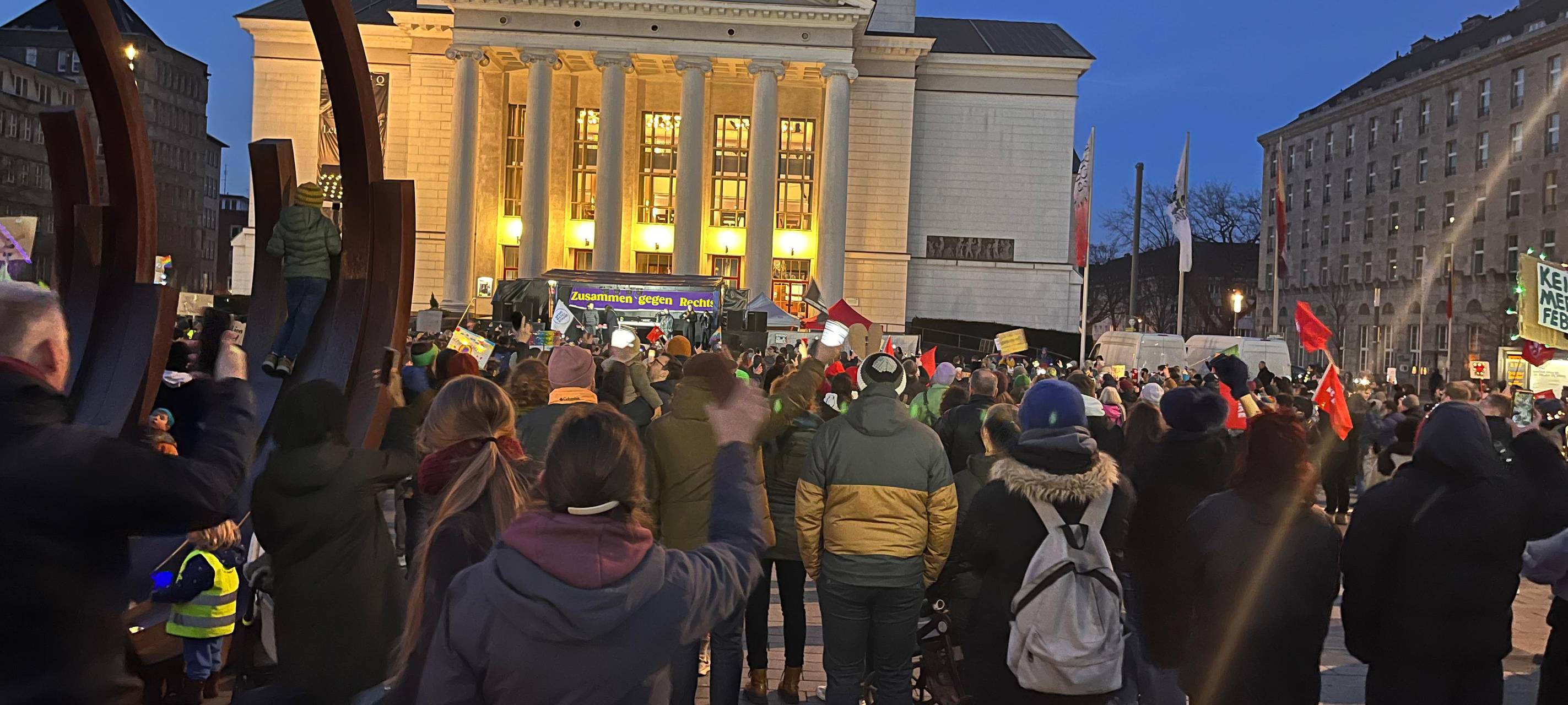 Demo vor Stadttheater Duisburg