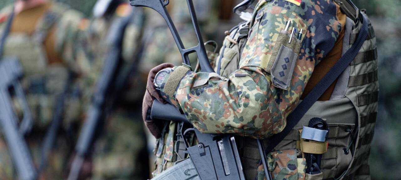 Soldaten stehen beim Antrittsbesuch vom Bundesminister der Verteidigung, Boris Pistorius (SPD) beim militärischen Organisationsbereich