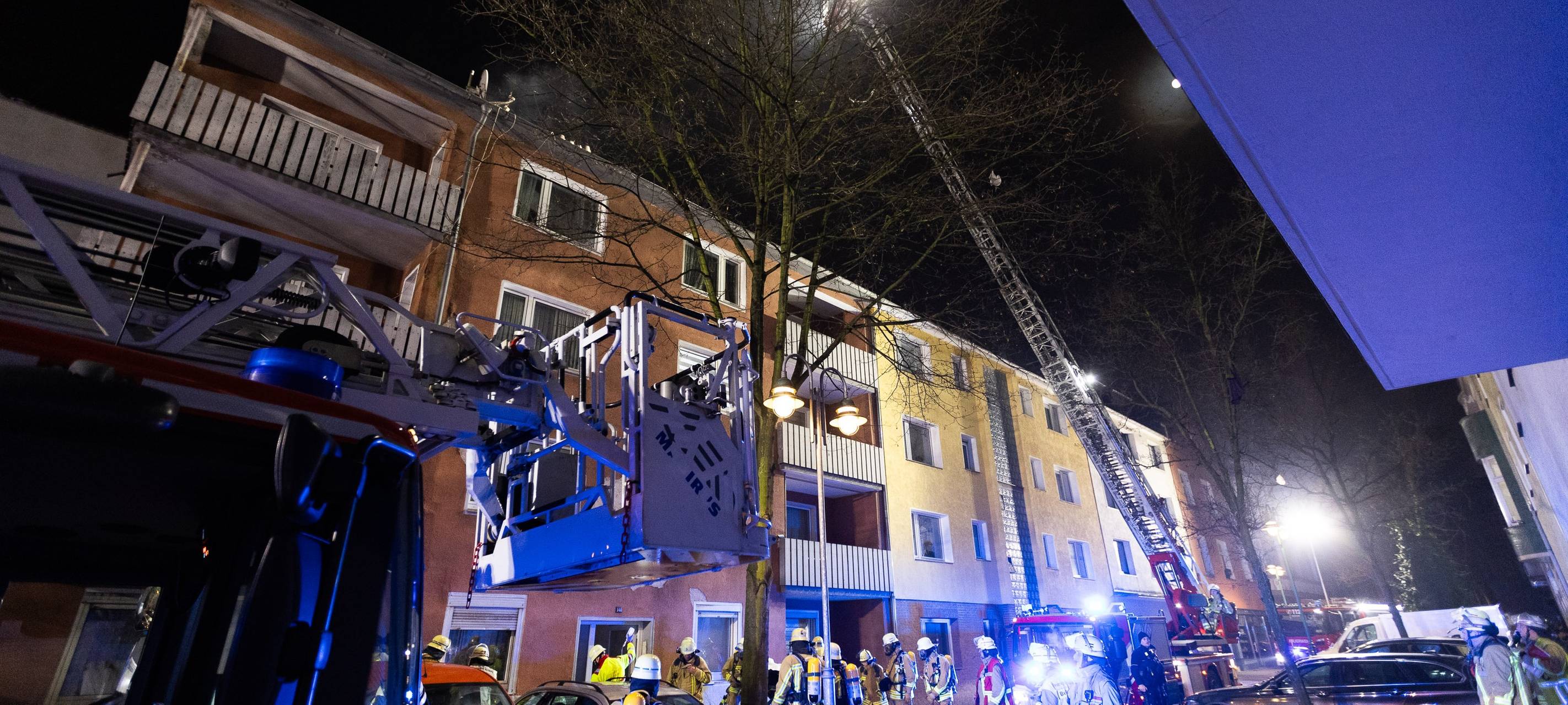 Die Feuerwehr war bei einem Wohnungsbrand in Marxloh im Einsatz.