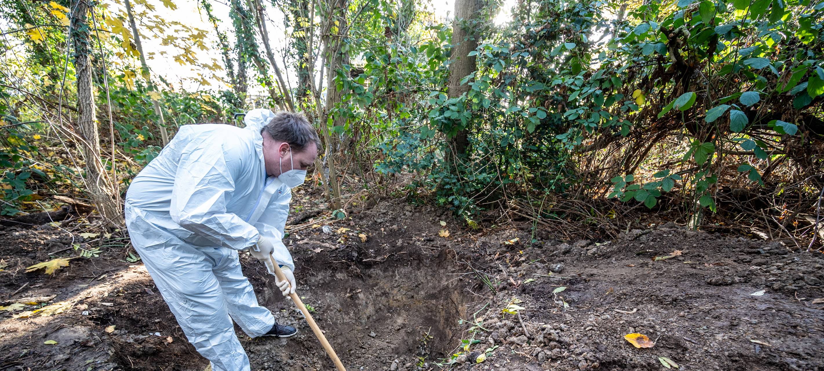 Arno Eichs Team gräbt nach der Leiche von Kazim Tatar.