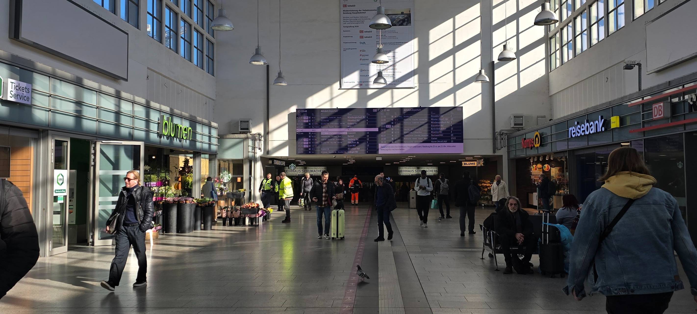 Mann mit Drogen und Messer im Duisburger Hbf