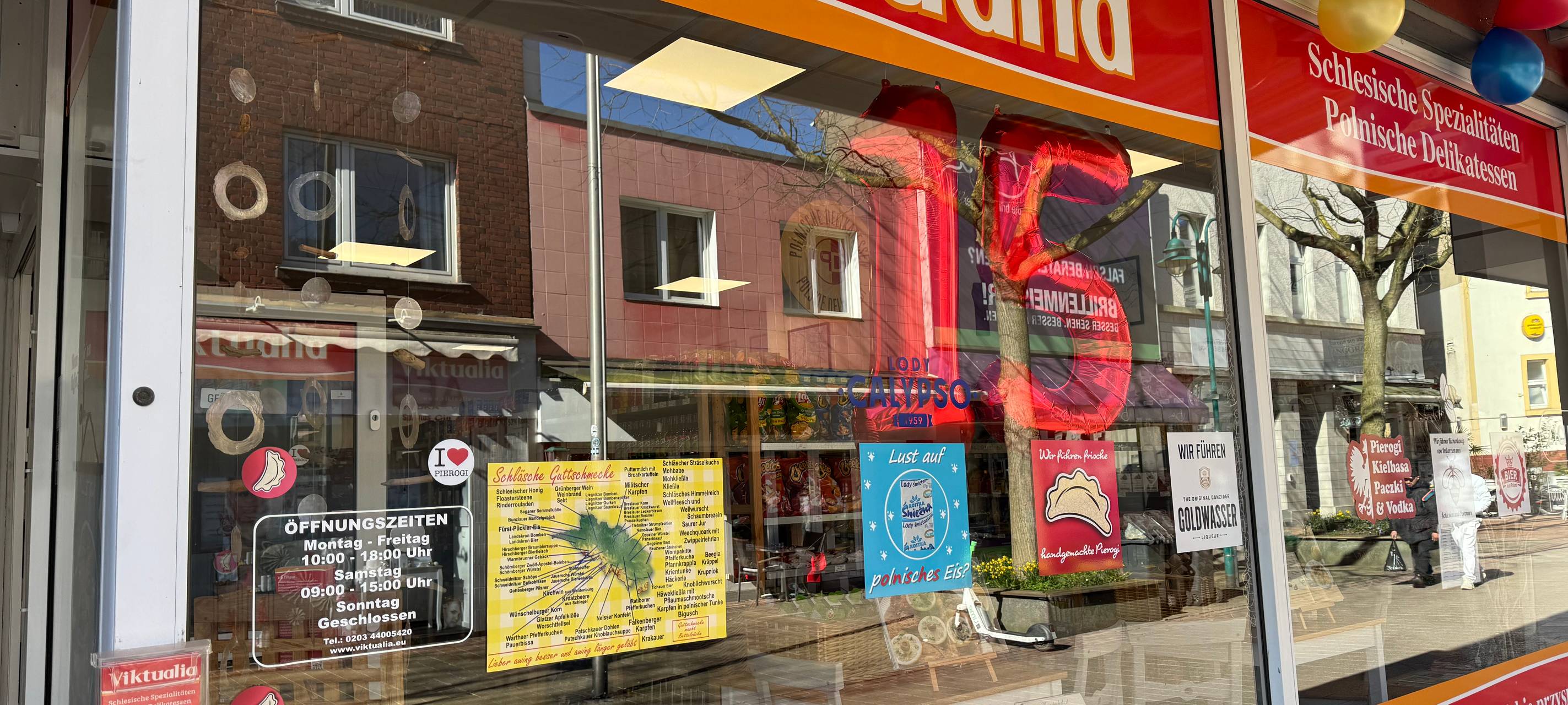 Der Polnische Supermarkt Viktualia auf der Wallstraße von außen