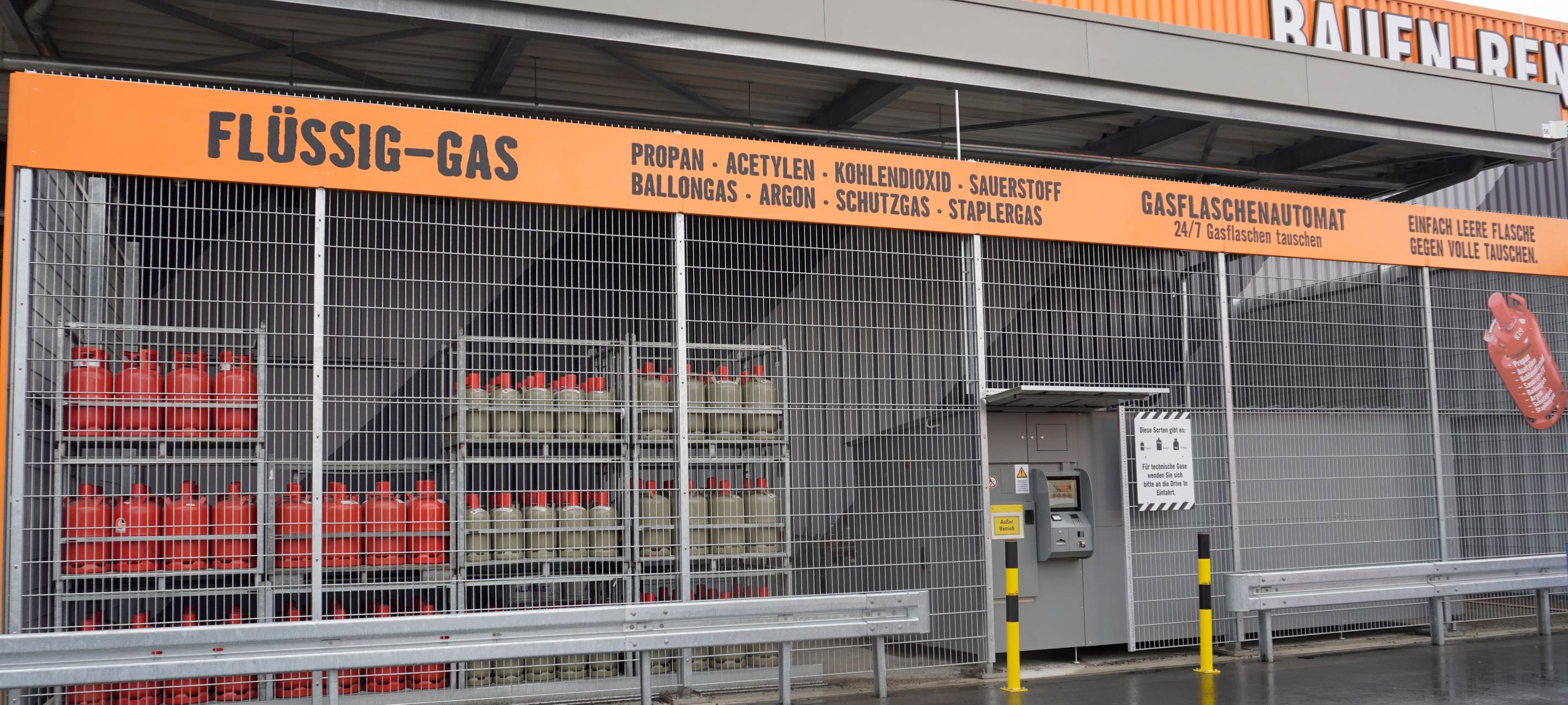 Am Gasflaschenautomat gibt es Ware auch außerhalb der Öffnungszeiten.