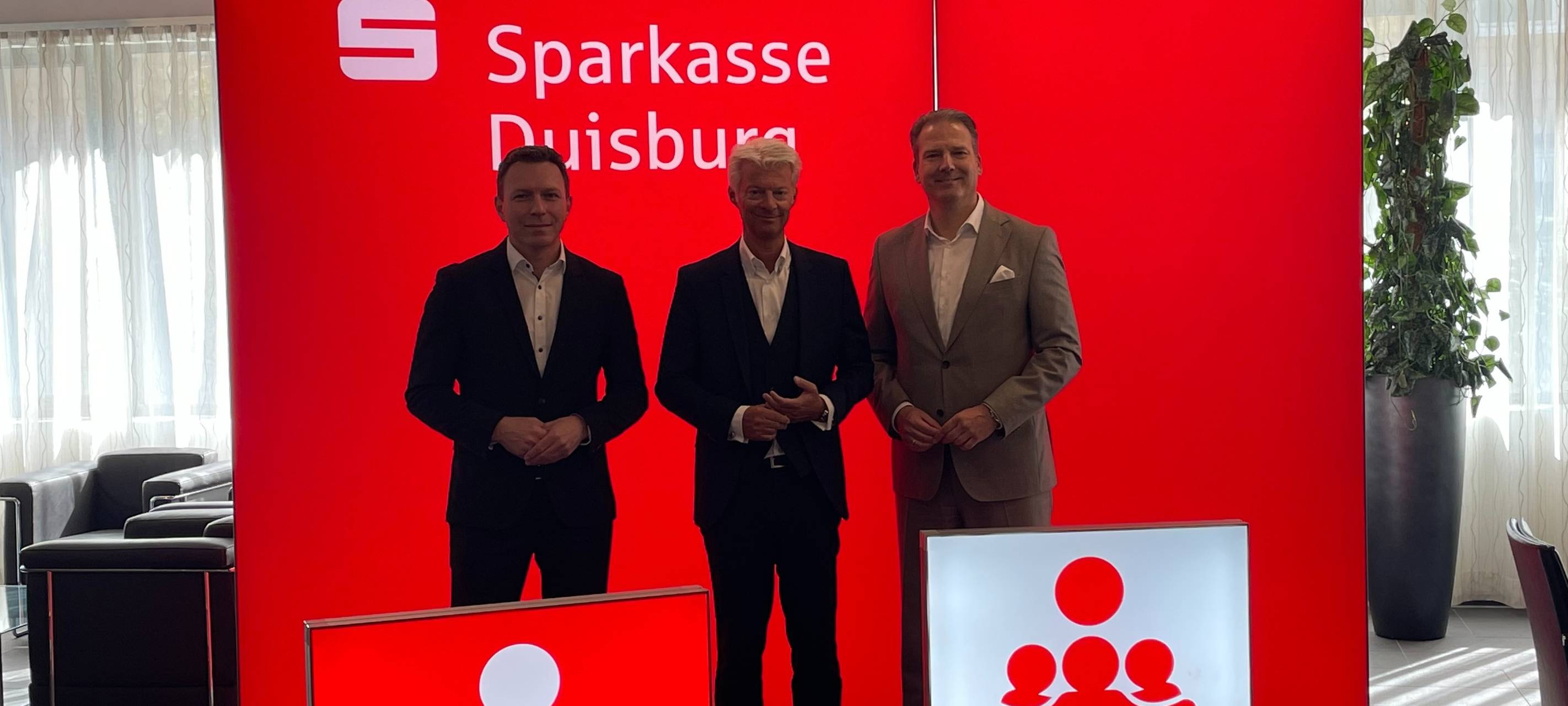 Der Vorstand versammelt sich zur Bilanz der Sparkasse Duisburg 2024.