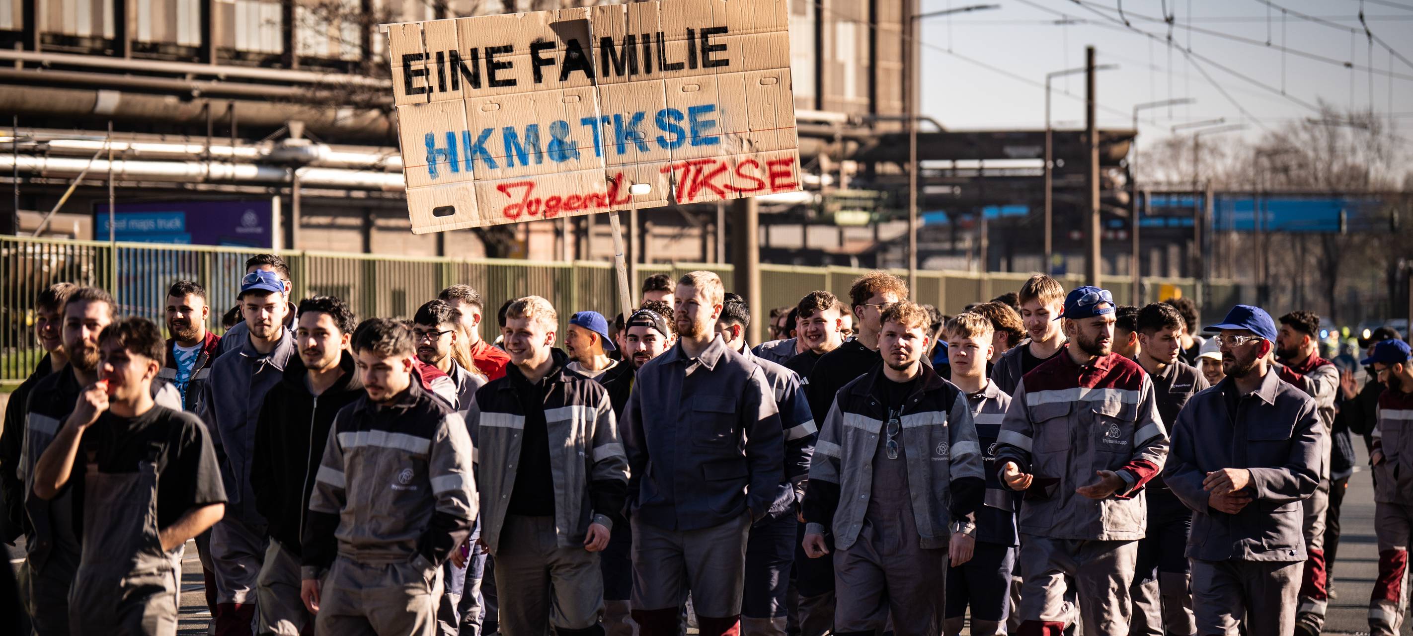 Mitarbeiter von HKM und Thyssenkrupp protestieren gemeinsam gegen die Kündigung der Lieferverträge