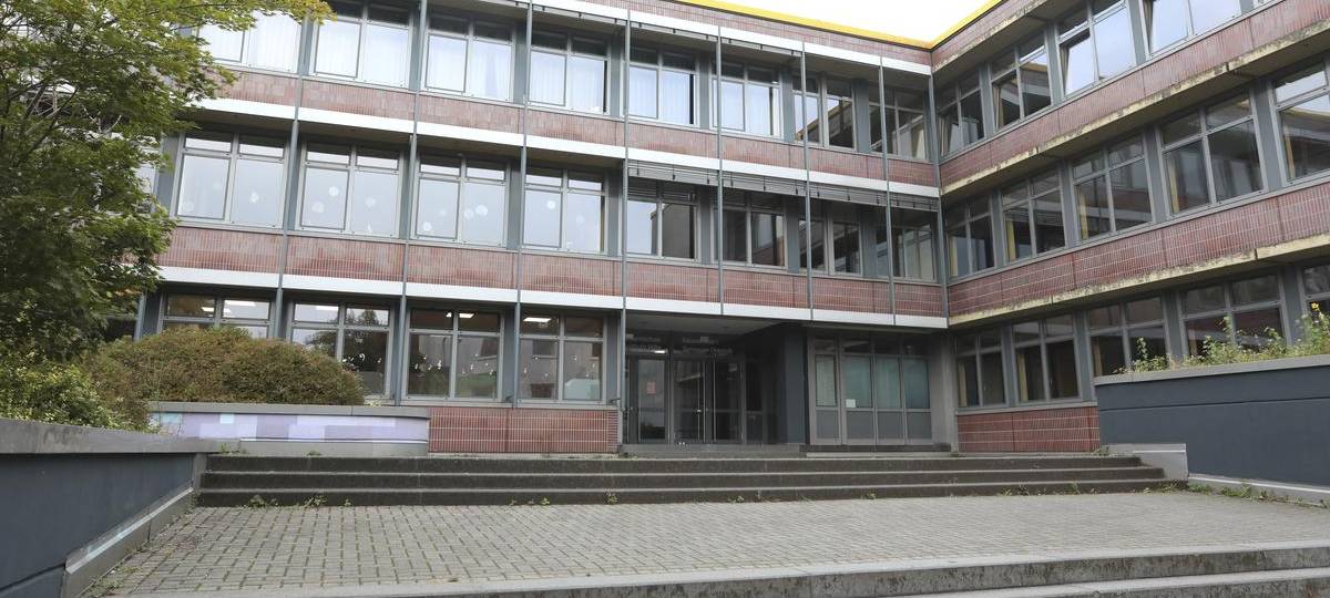 Bedrohungslage an 13 Gesamt- und Sekundarschulen in Duisburg. Diese bleiben deshalb am Montag (7.4.) geschlossen.
