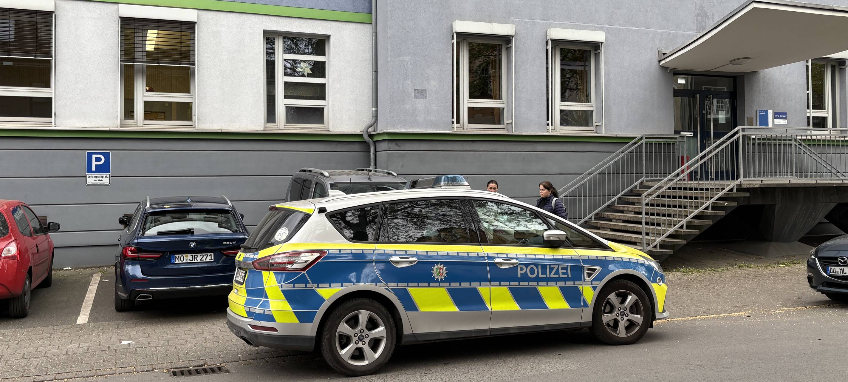 Polizeieinsatz am Max-Planck-Gymnasium in Duisburg-Meiderich.