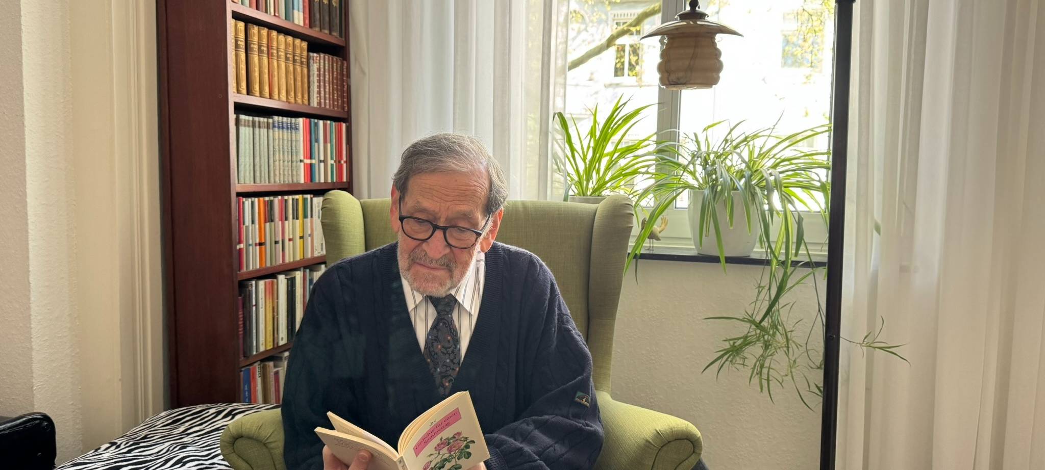 Duisburger "Leseopa" erobert TikTok