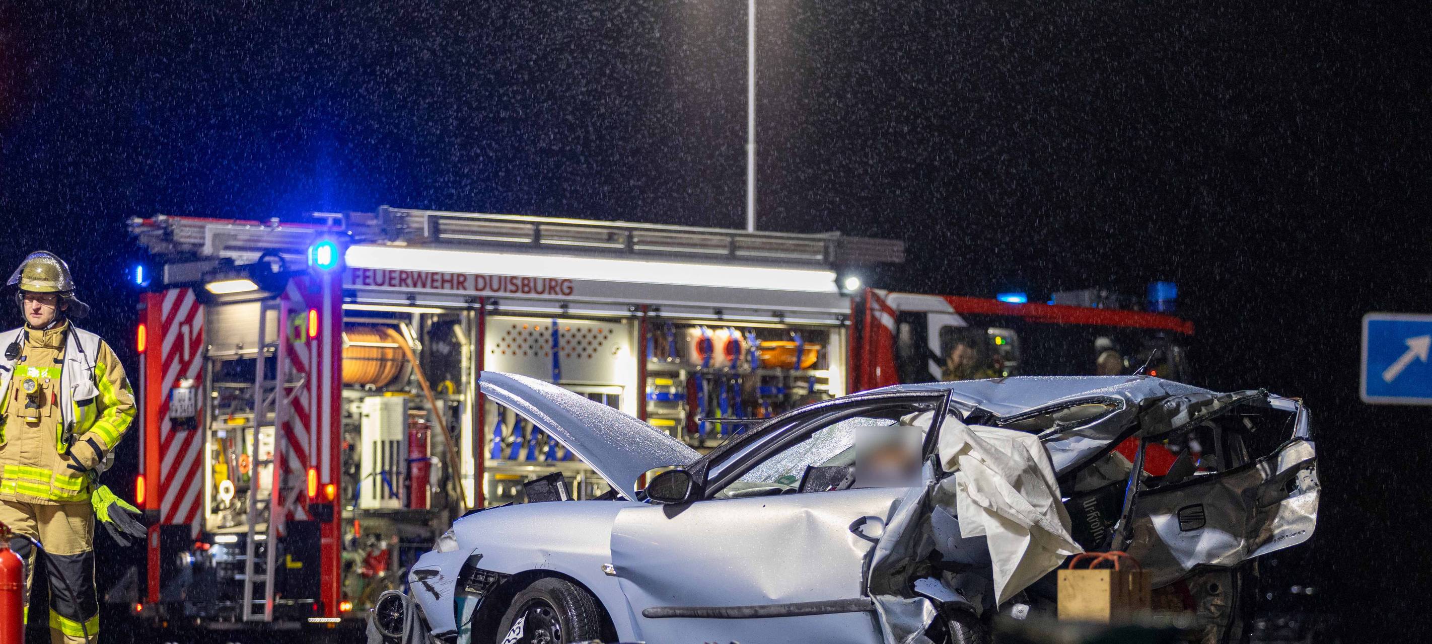 Nach einem tödlichen Unfall (18.4.) auf der A59, war die Autobahn stundenlang gesperrt.