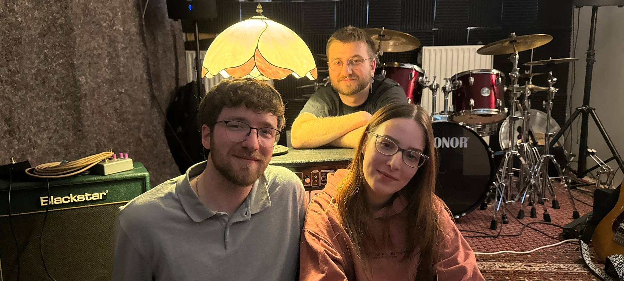 Band Boya Dim in ihrem Proberaum