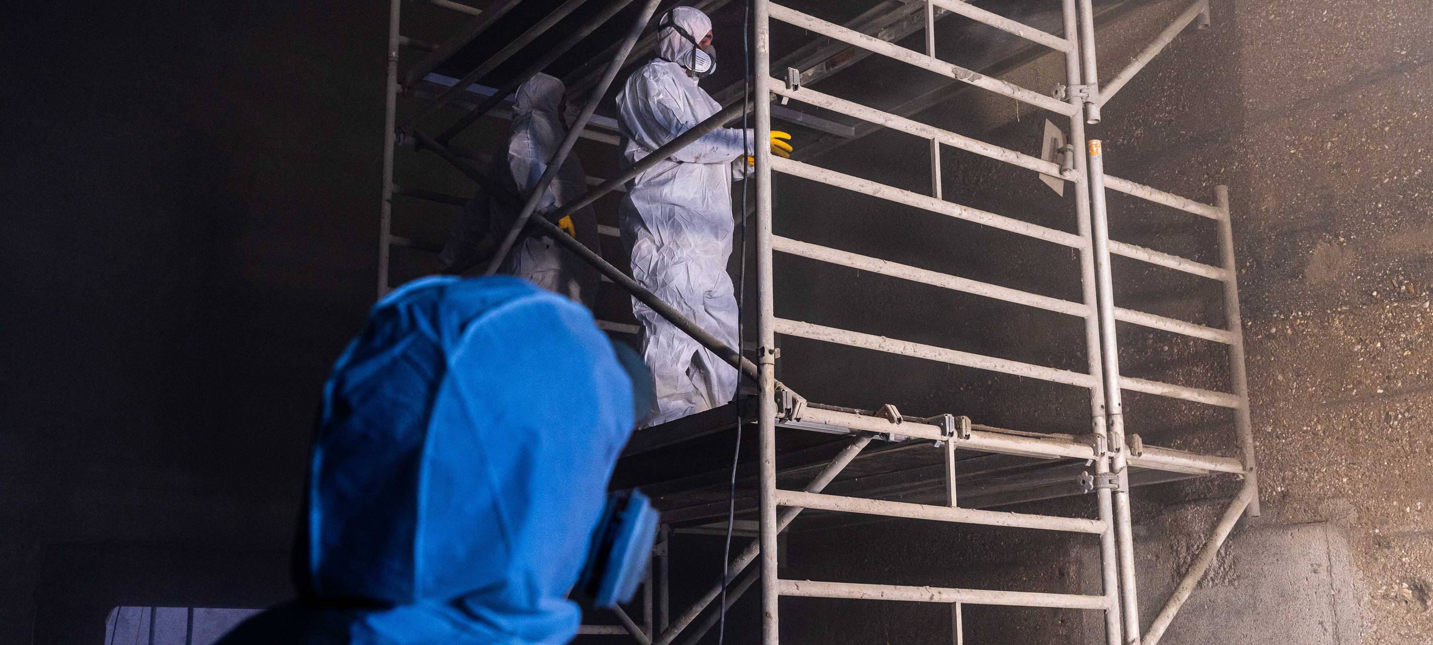 Mehr als 6 Meter hoch ist jede der Kammern in Duisburg, so dass im Innern Gerüste für die Arbeiten aufgebaut werden müssen.