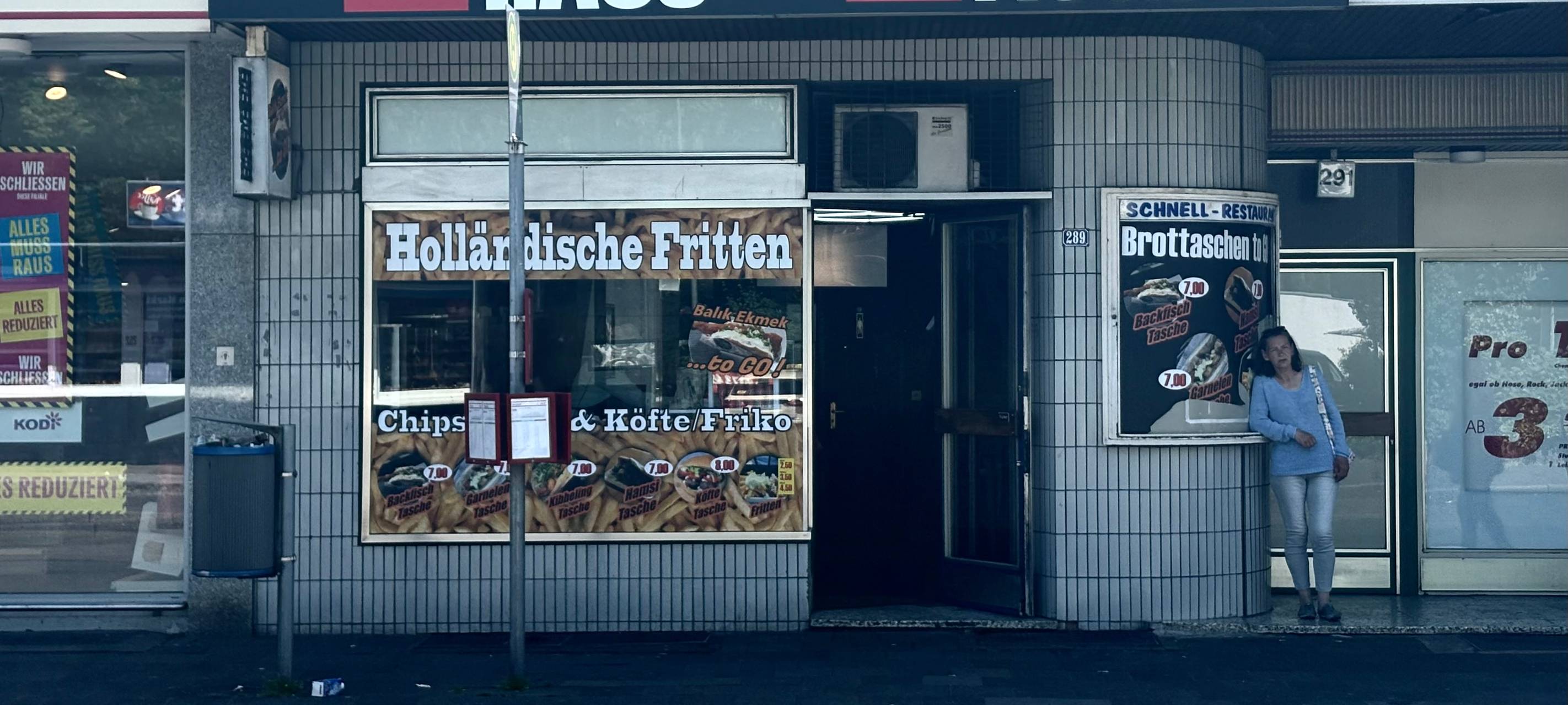 Der Imbiss „Dein Haus Dein Fisch“ liegt mitten in Duisburg-Hochheide.