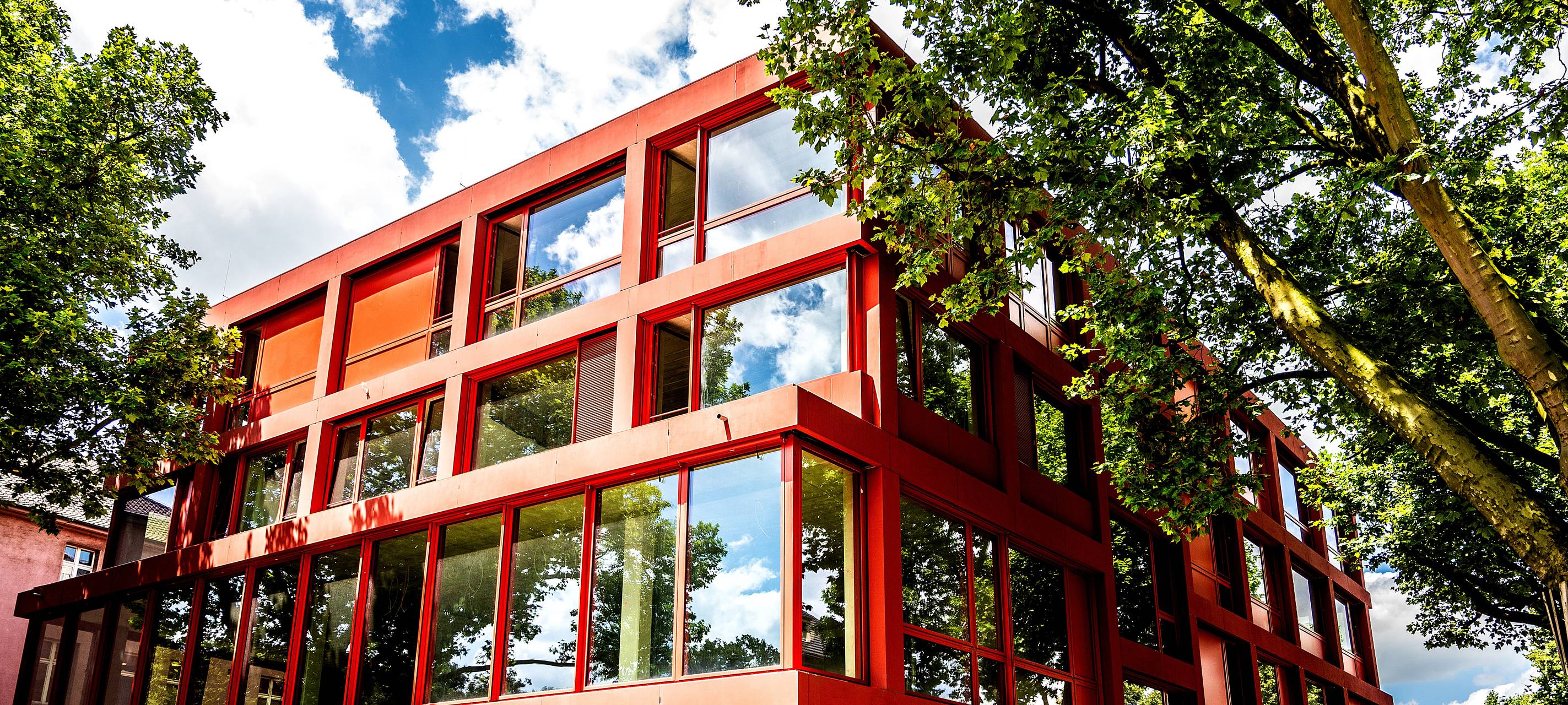 Herbert-Grillo-Gesamtschule von außen.