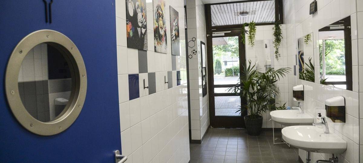 Schülerinnen und Schüler der Gesamtschule Süd haben sich ein Konzept überlegt, um ihre Toiletten sauber und ordentlich zu halten.