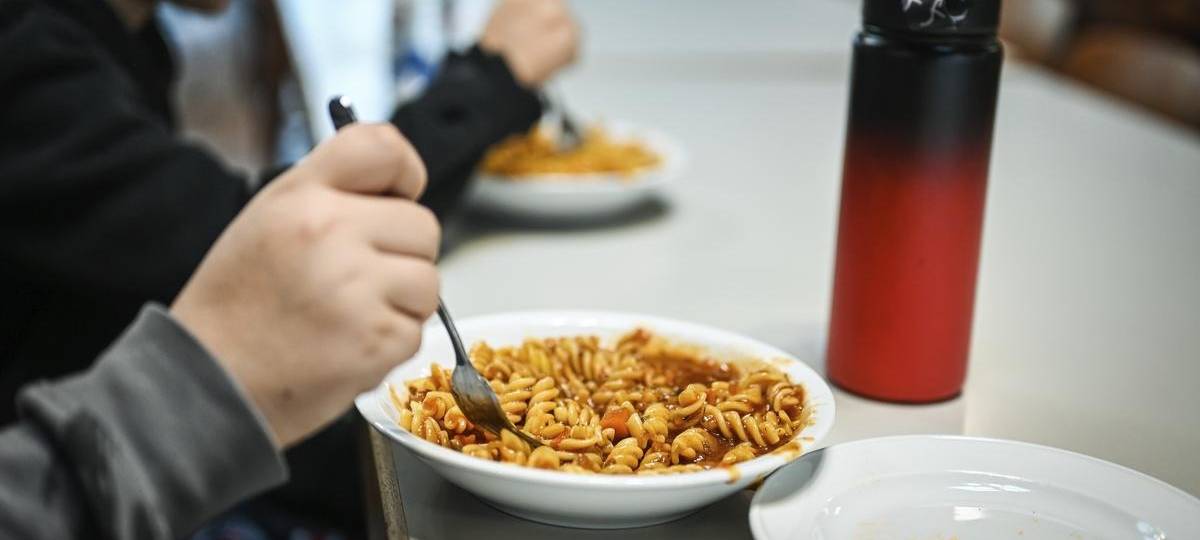 An der GGS Pestalozzistraße in Rheinhausen gibt es für die Schulkinder schon seit Monaten kein angemessenes Mittagessen.