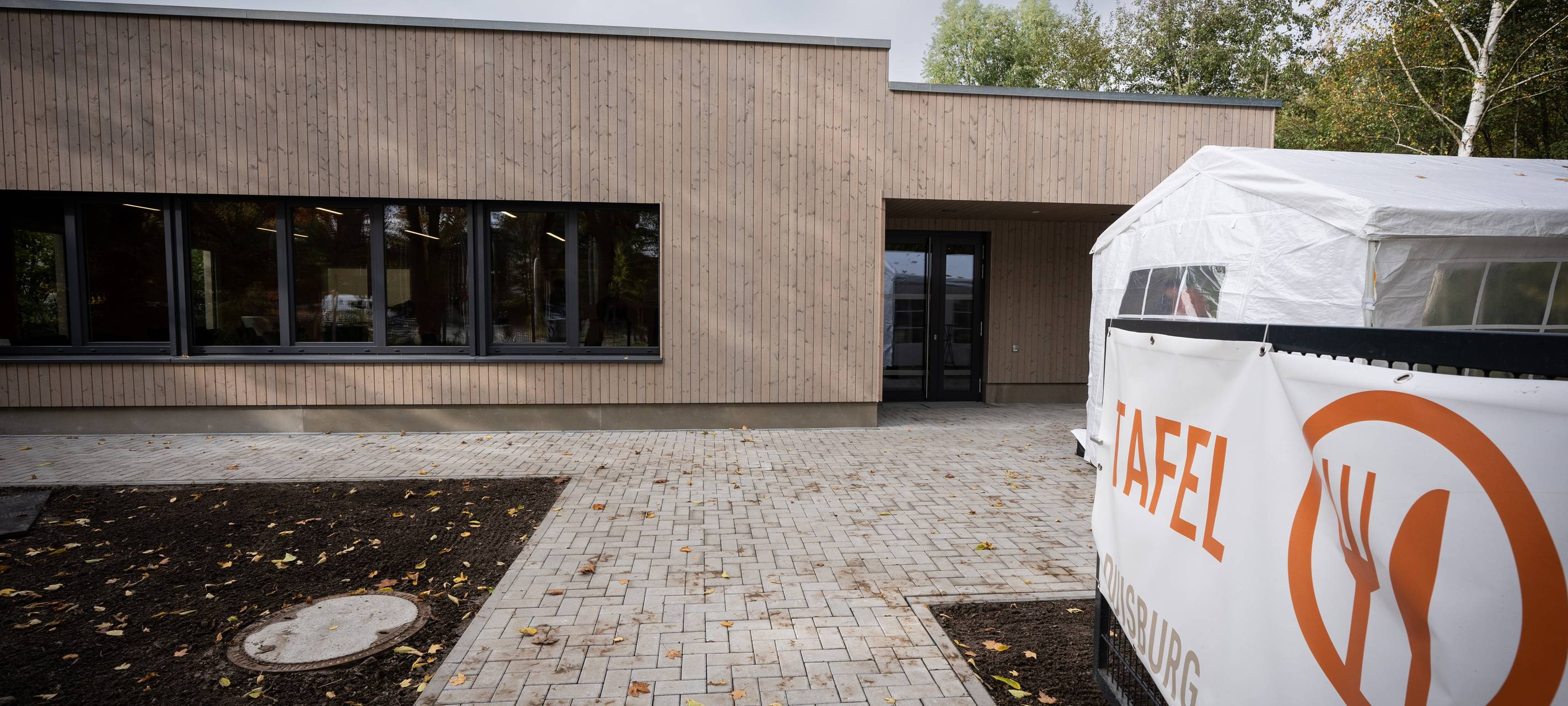 Neue Tische für die Tafel